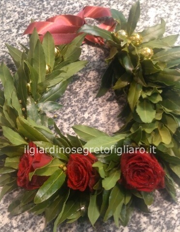 Coroncina per laurea con rose rosse