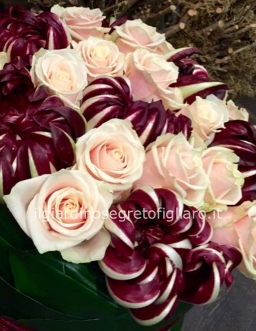 Centrotavola con rose e radicchio (